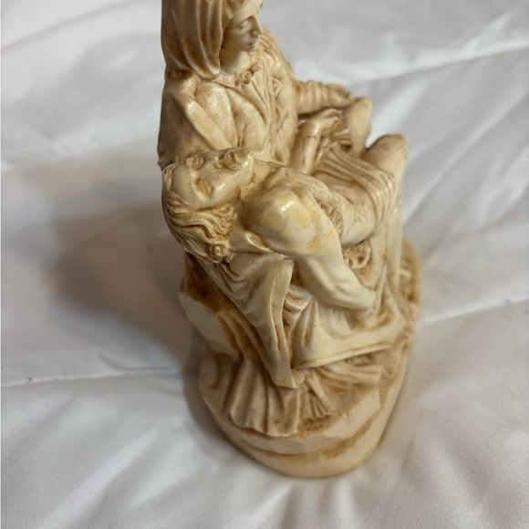 Vintage Statue Pieta Michelangelo A. Santini Vintage approximately 6” - Picture 5 of 8